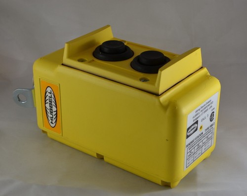 PBS2 Hubbell Pushbutton Station Nema 3R Contact Rating 6 A @ 120Vac 3A @ 240V - Picture 1 of 2
