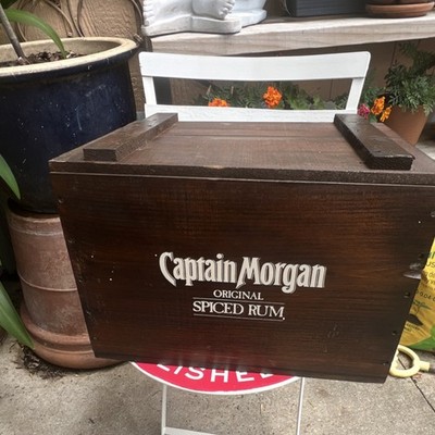 NEW!!! Captain Morgan Original Spiced Rum 24 qt Wooden Ice Chest Cooler