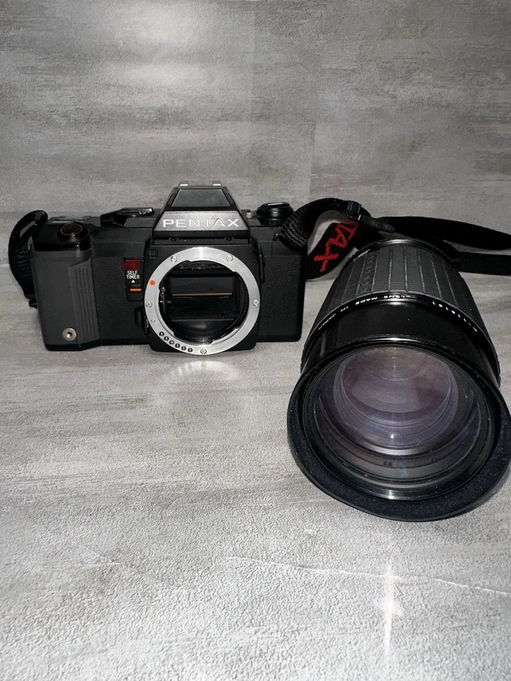 Pentax A3000 35mm Film SLR Camera with Sigma High-Speed Zoom lens - Image 2 of 4
