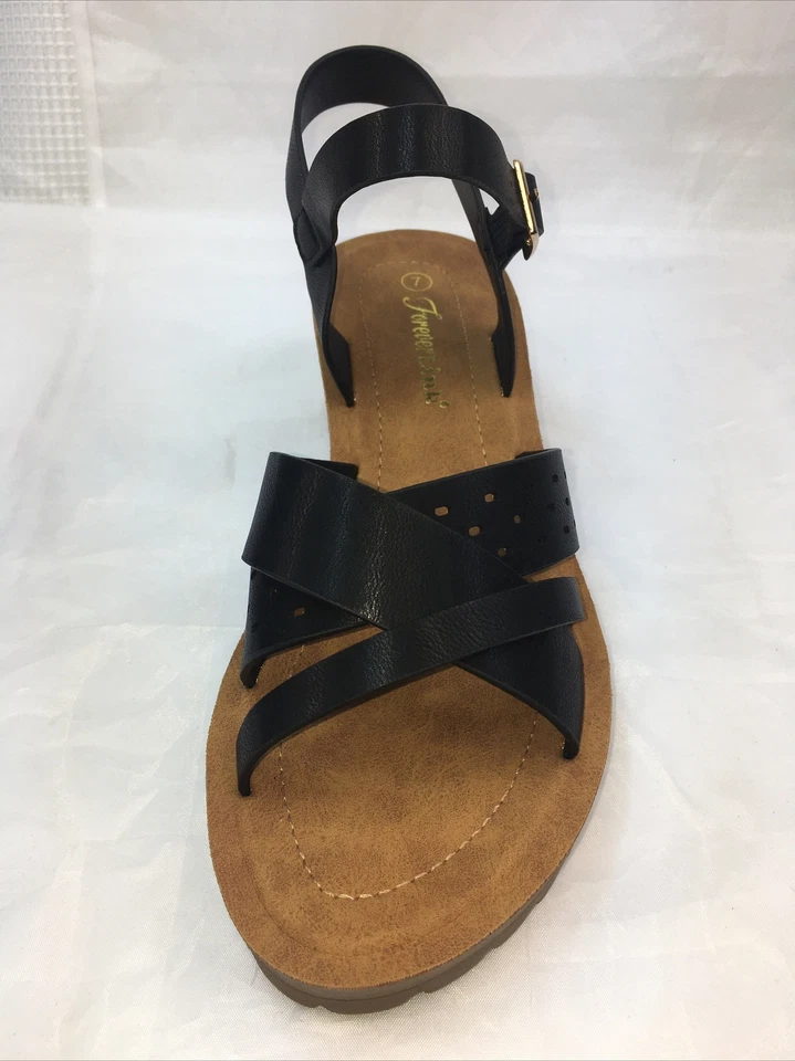 FOREVER-TALA PLATFORM EYELET 2.5" Mid-Chunky Block Heel Women Ankle Strap Sandal - Image 3 of 4