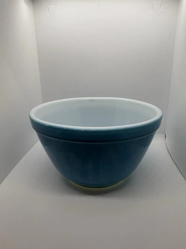Pyrex Vintage Blue bowl #401 Ovenware 1/5 PT 5 3/4" w x 3 1/4 h Made in the USA
