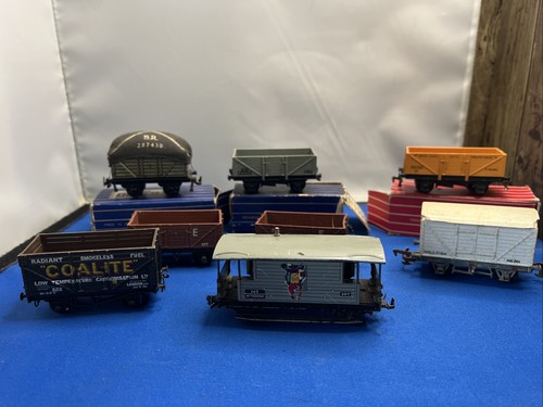 Spur 00 Triang gemischtes Konvolut 8 x Waggons.. 1x Koalit, 1xB.R 28753 ungeprüft #14 | Zustand: Used