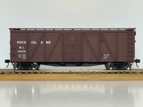 HO, ACCURAIL, Rock Island, madera marrón 40’, extremo de acero, vagón de carga de una sola puerta #RI-141376 | Zustand: Used
