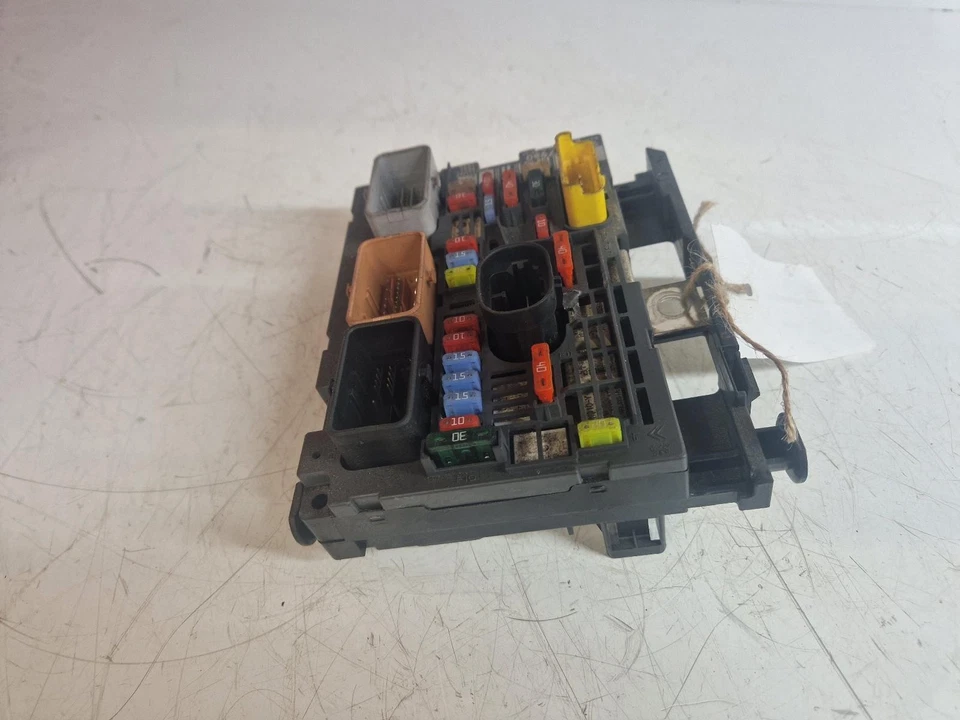 PEUGEOT 3008 MK1 2012 FUSE BOX ENGINE BAY 1.6L DIESEL DV6C 9HR 9807028580 - Image 2 of 4
