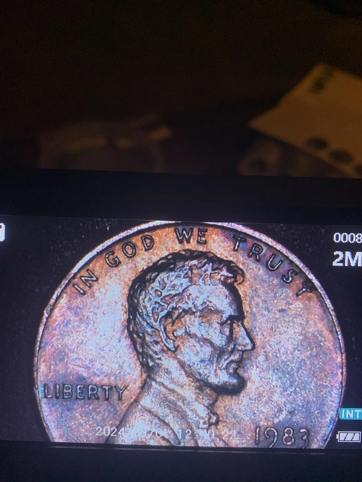 Цент с изображением Линкольна 1983 г. не как новый с маленькой датой смещение от центра наклонная матрица жвачка с ошибкой DDO DDR. - Изображение 3 из 4