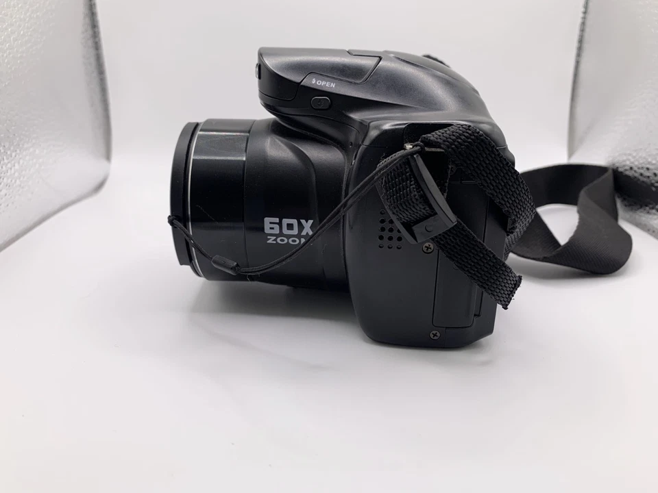 Cámara con zoom Polaroid 60X con estuche de transporte Lowepro Foto 2 de 4