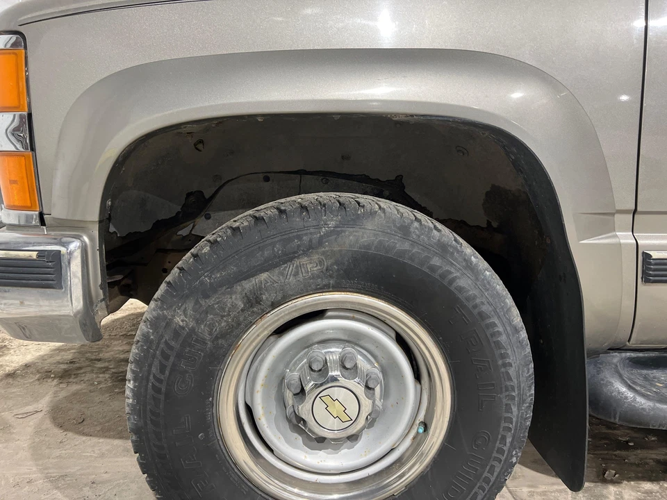 1992 - 1999 Chevy Suburban 2500 Driver LH Left Pewter-11U Fender - Imagem 4 de 4