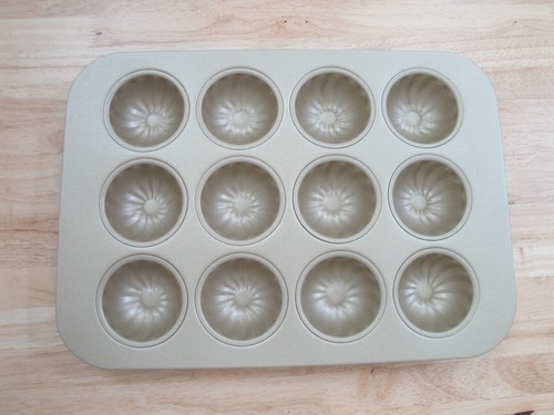Williams Sonoma GoldTouch Pro Baking, Muffin Pan, fluted