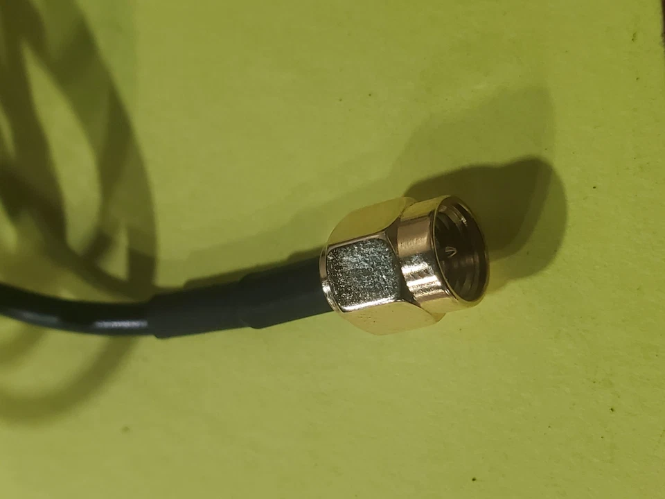 Mini antena celular de montaje magnético 2,12 dBi, 3,12 dBi - 1 x SMA  Foto 3 de 4