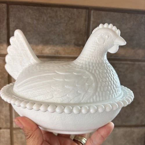 Vintage Indiana Glass milk white Hen On A Nest 7" Chicken Perfect!