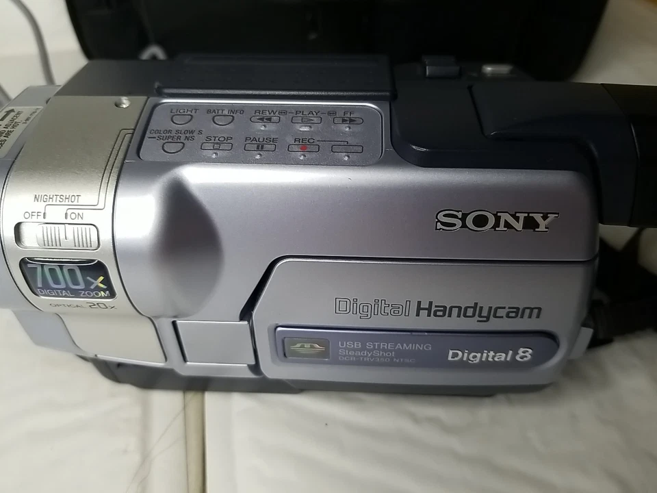 Sony DCR-TRV350 Handycam W/battery Memory Card Digital8/Hi8/Video8 W Bag - Image 2 of 4