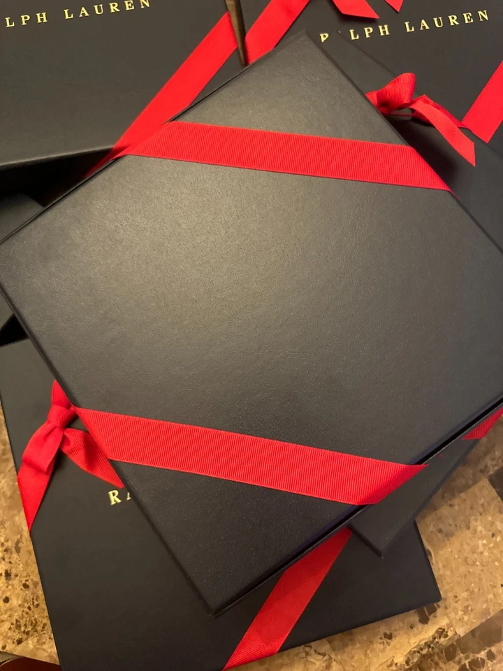 Caja de regalo Polo Ralph Lauren 9"x9"x1" pulgadas + con envoltura de lazo Foto 3 de 3