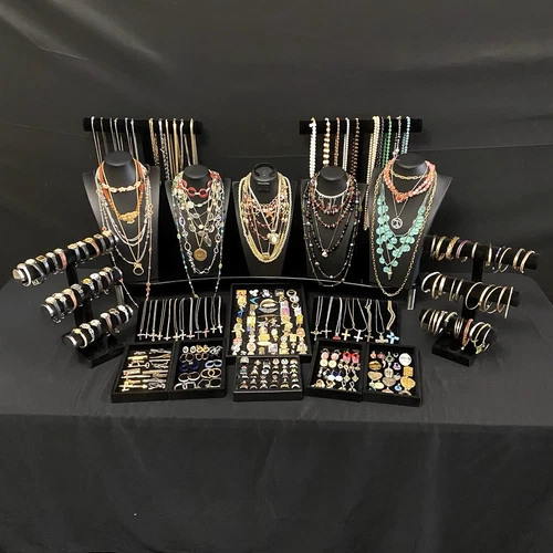 281 pc Antique Vintage Estate Costume Jewelry Some Signed. Lot 713