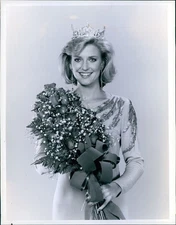 1985 Actor Miss America Sharlene Wells Beautiful Crown Holding Roses 7X9 Photo
