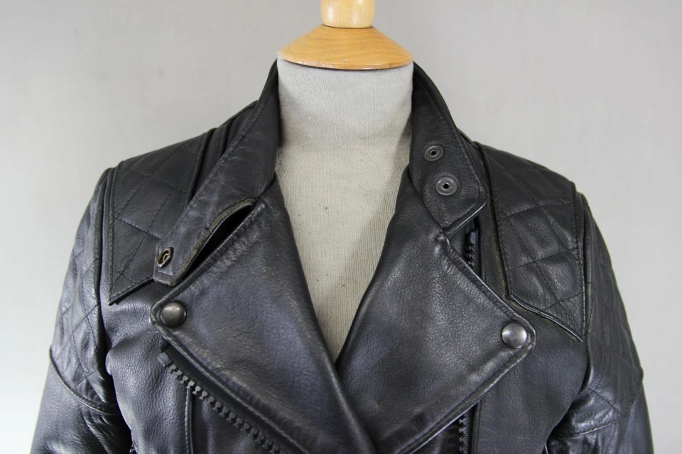 CHAQUETA DE MOTOCICLISTA DE PIEL DE LOBO NEGRA ESTILO PUNK ROCK DE COLECCIÓN AÑOS 70: 32-34 IN/TALLA 10 Foto 3 de 4