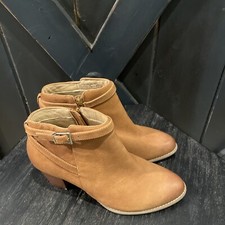 Vionic Women  s Leather Ankle Bootie Boot in Camel Brown - Size 9 NWOB