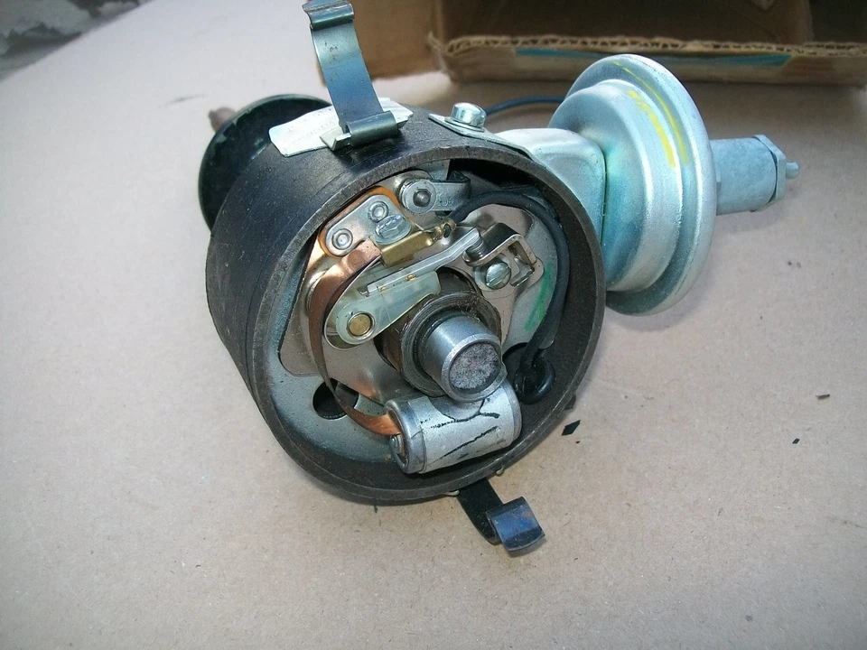 Nuevo de Lote Antiguo MoPar 1972 Dodge D600 D800 W600 S600 C600 C800 361 Distribuidor con Tach Drive Foto 3 de 3