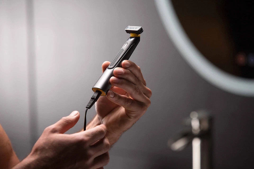 Maquinilla de afeitar MicroTouch SOLO titanio recargable para barba y cuerpo que recorta bordes Sha... Foto 3 de 4