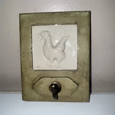 VINTAGE Green Wood And Tile Rooster Hook POTHOLDER / UTENSIL / KEY HOLDER
