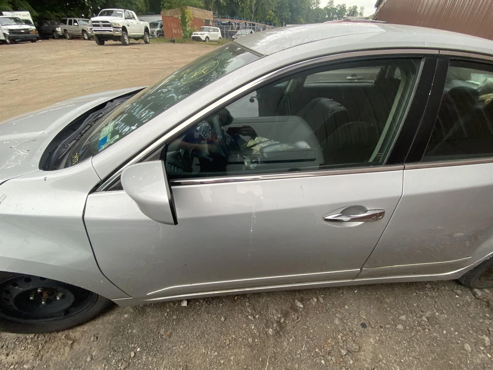 Used Front Left Door Assembly Front fits: 2017 Nissan Altima electric Sdn w/auto Foto 2 de 4
