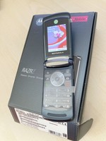 Motorola RAZR2 V8 - Brand NEW in Box - Original - UNLOCKED - RAZR - NOS
