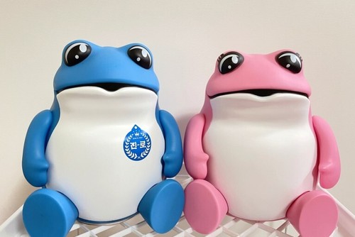 Hite Jinro Frog Rospo Giocattolo Figura Blu e Rosa Coppia Set Corea Marca Soju Ragazzo Ragazza - Foto 2 di 3