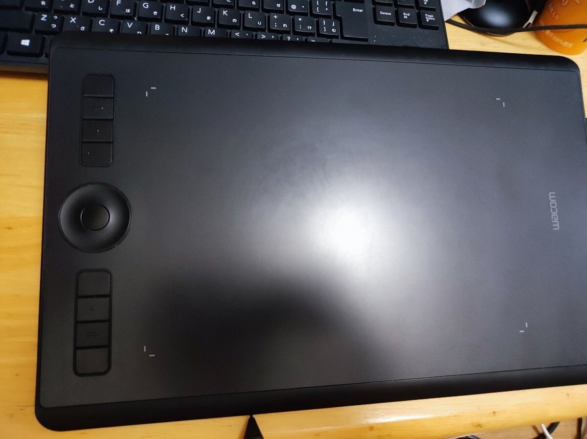 Intuos Pro Medium M size PTH-660 tablet, black, popular model RARE