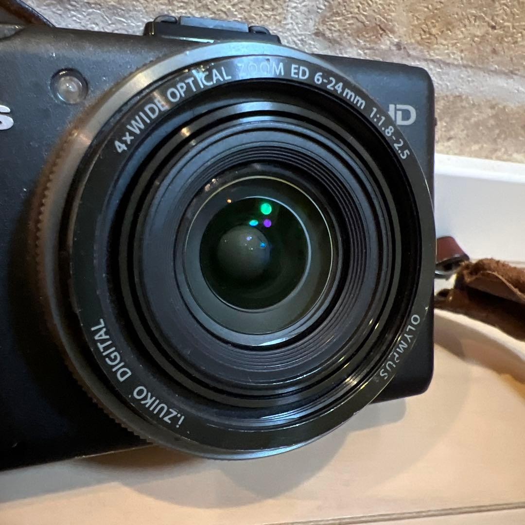 OLYMPUS XZ-1 Digital Camera Tested with Charger and Leather Strap