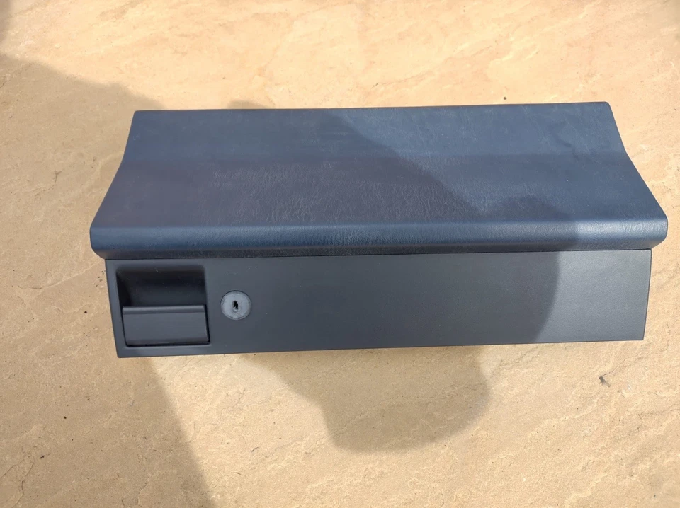 Guantera Mercedes Benz 190e Foto 3 de 4