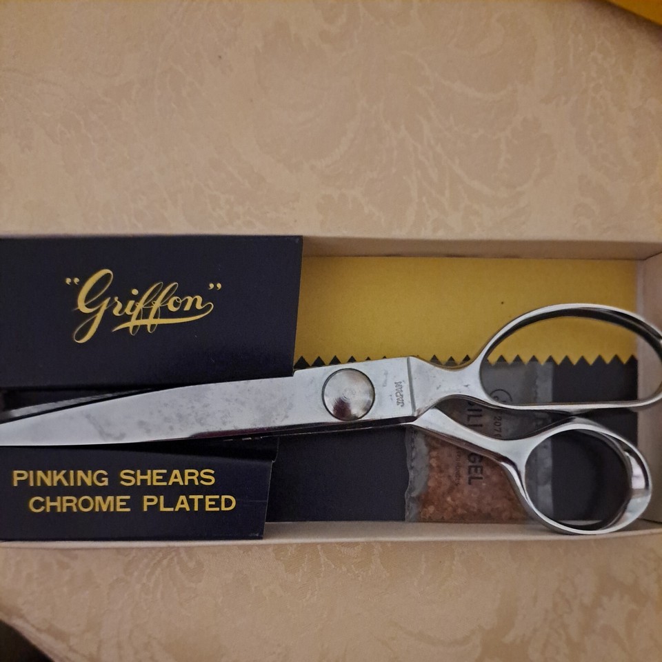 Vintage GRIFFON Pinking Shears Chrome 2A Sewing Made in Japan Orig