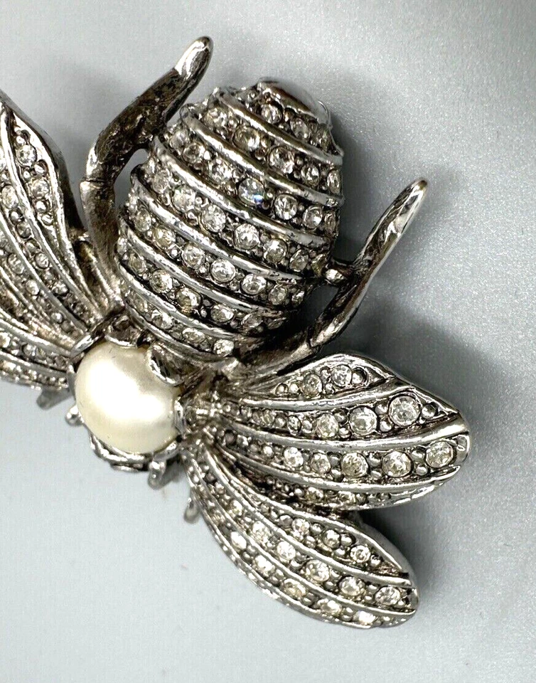 VTG Joan Rivers Forever in Our Memory Bee Pin Silvertone Pearl - Image 4 of 4
