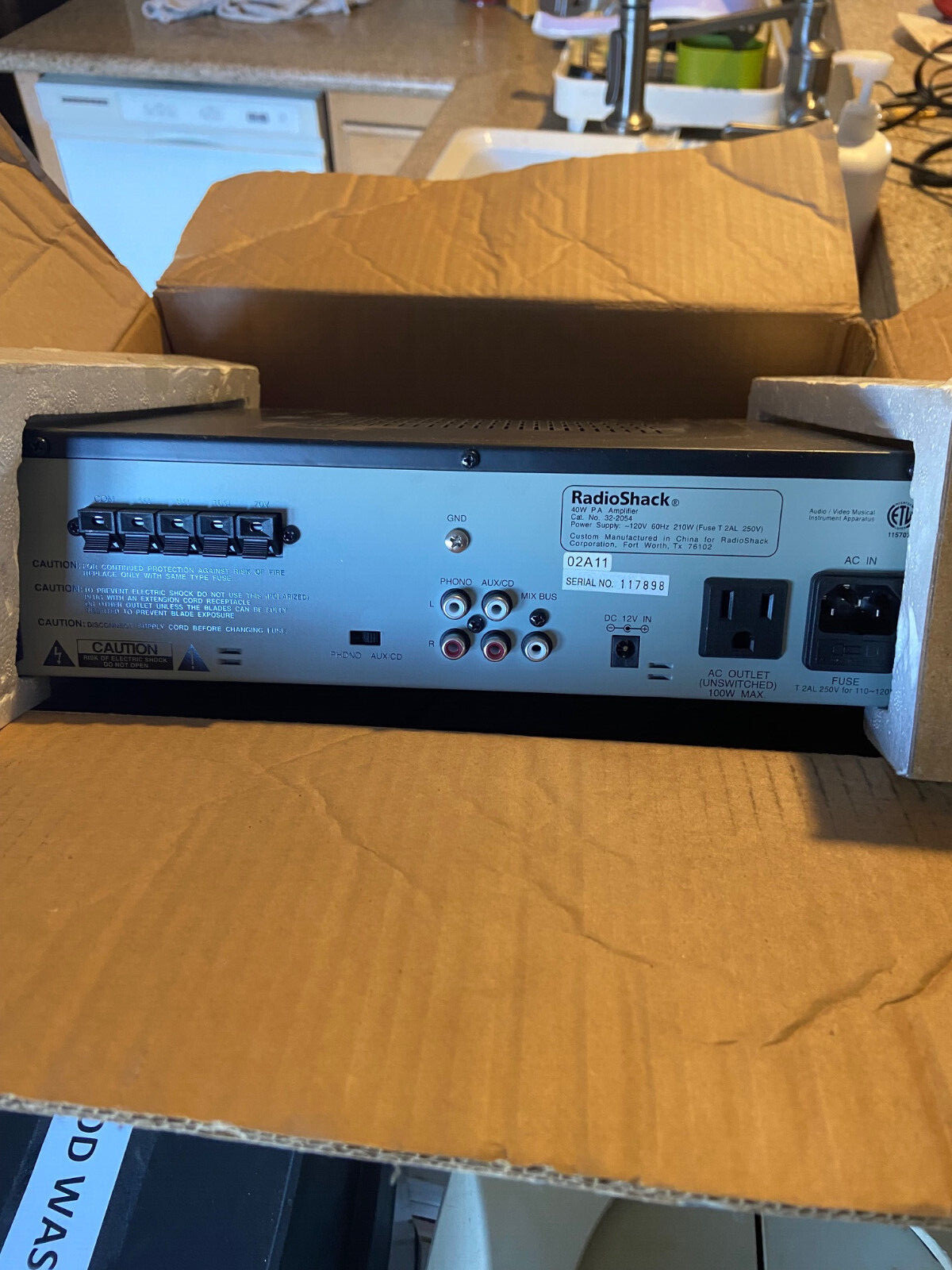 Radio Shack 322054 40 Watt PA Amplifier w Original Box, Extra Cables