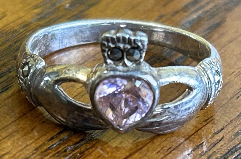 Sterling Silver Amethyst Malachite Claddagh Heart Hands Ring - size 6