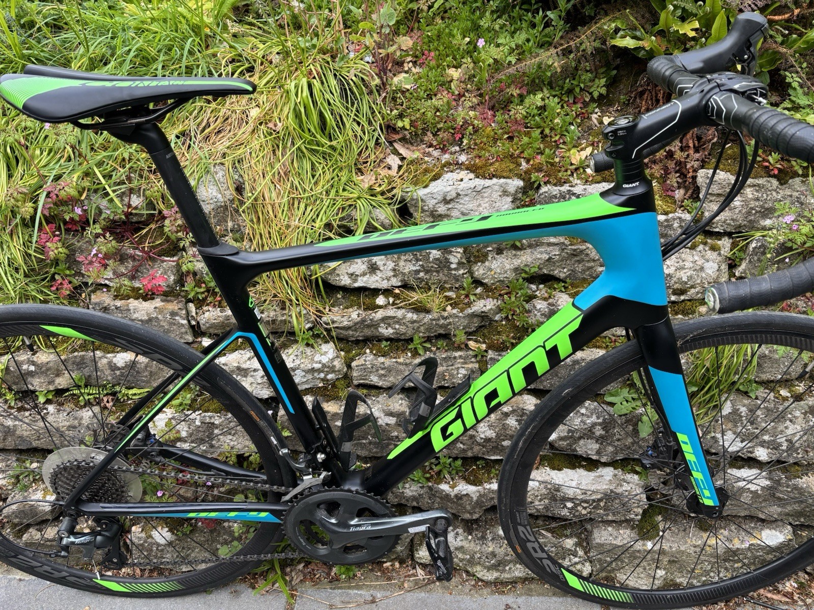 Giant Defy Advanced 3 size medium 2018 model.