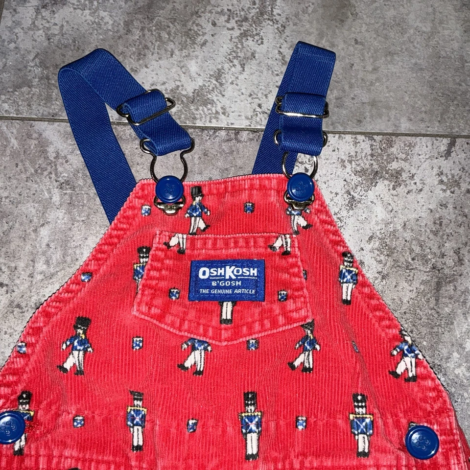 Mono de colección 24 meses Oshkosh Vestbak pana roja juguete de Navidad soldados Foto 2 de 4