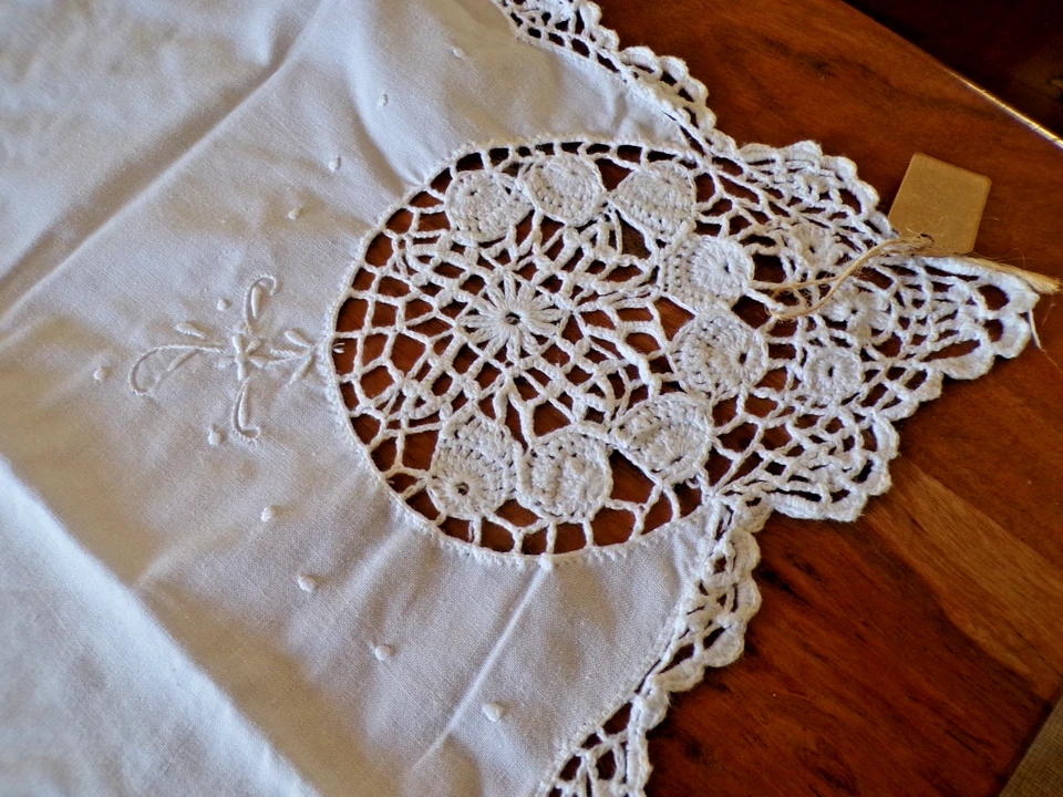 Linge ancien Nappe à Thé Centre de table en coton  blanc avec broderies - Photo 4/4