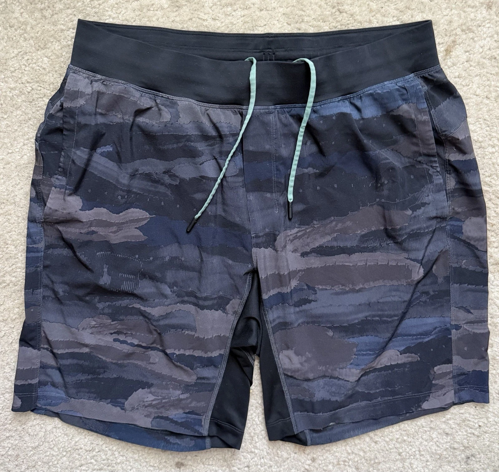 Lululemon Mens XL Lightweight Stretch Breathable Camo Athletic Fitness Shorts