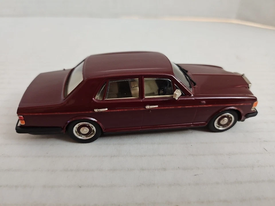 Western Models 1/43 Scale Rolls Royce Silver Spirit - Maroon Diecast - Image 4 of 4
