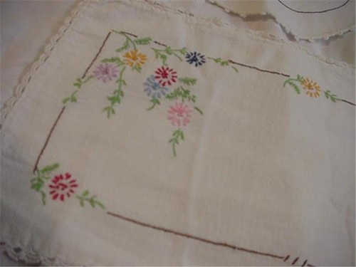 Vintage Embroidered Linen Runners- 3 Pcs. All Different Shapes Sizes PRETTY! - Picture 2 of 4