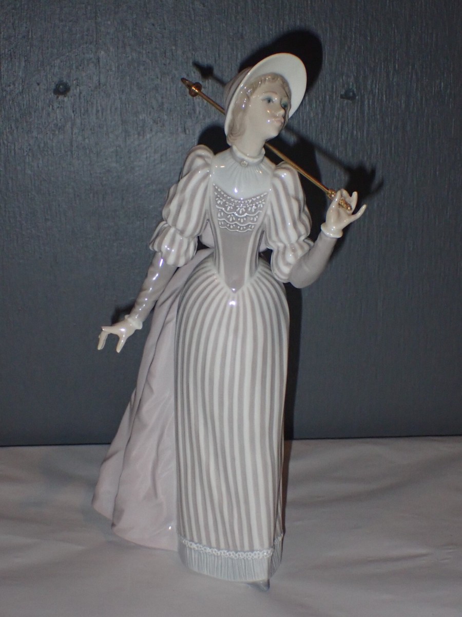 Vintage lladro figurine English Lady #5324 Woman With