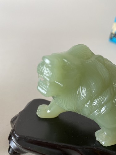 2 Vintage Asian Emerald PLASTIC LION Figurines VITA Hong Kong W/ Box No. 508 - Picture 7 of 11