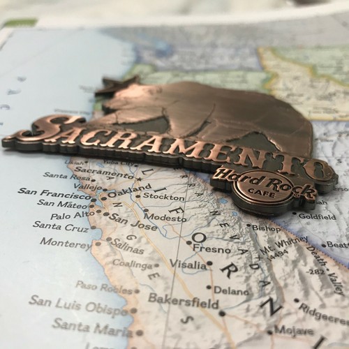 SACRAMENTO USA 🇺🇸Hard Rock CAFE® HRC ✅DESTINATION NAME SERIES☑️METAL MAGNET✅ - Picture 5 of 6
