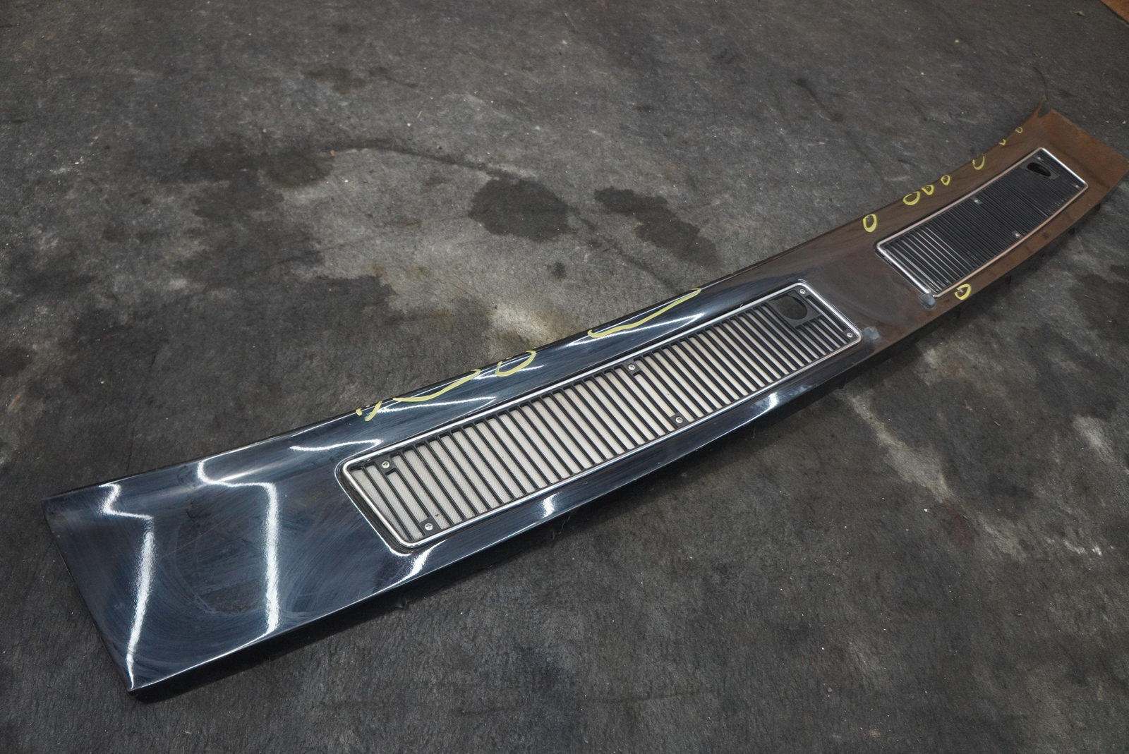 Front Windshield Wiper Cowl Grille Air Vent Trim Panel Bentley Mulsanne 88 *Note
