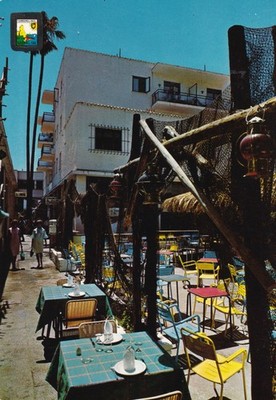 Palmeras Passage in Torremolinos an Spaniens Costa del Sol Postkarte