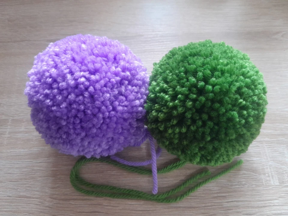 Pompón acrílico hecho a mano Foto 4 de 4