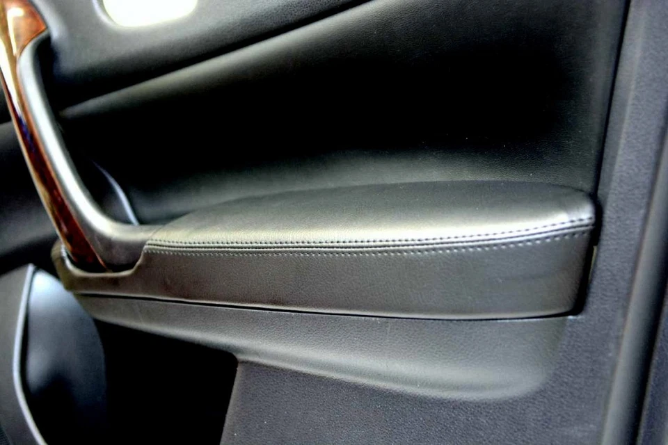 Panel puerta reposabrazos cuero sintético para Nissan Máxima 09-14 puntada negra Foto 2 de 4