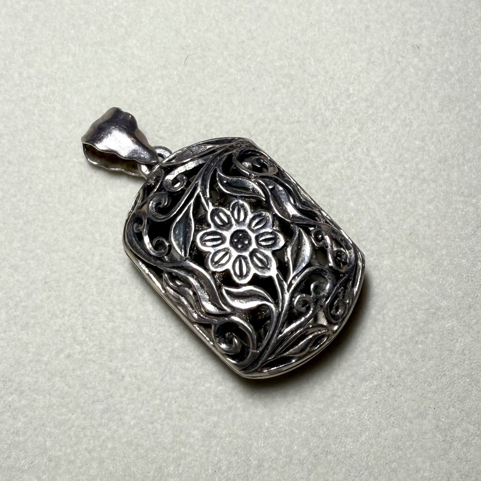 Vintage 925 Silver Flower Locket Pendant Oval Romantic Flower Design 1.5”