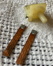 Vintage Used 1/24 Unbranded Slot Car Guide Pick-Up Brushes Kit