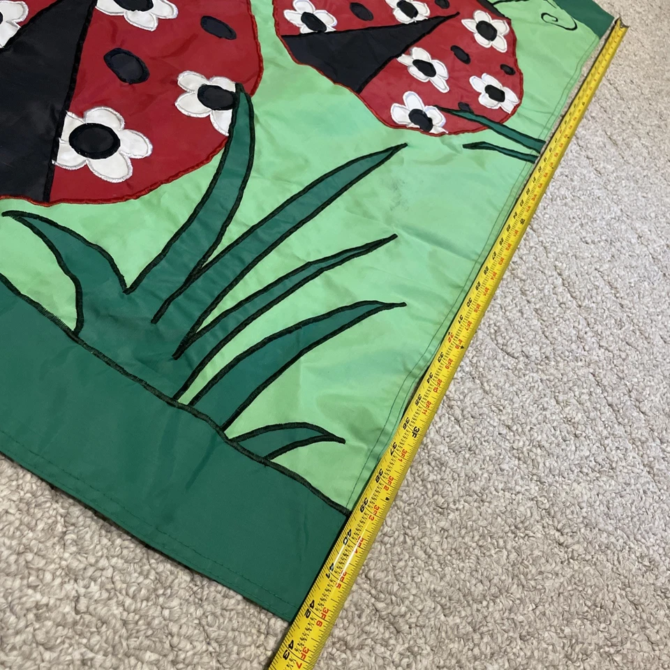 Lady Bug Rojo Verde Blanco Patio Porche Bandera Bandera 42.5”x27” Nylon Foto 2 de 4