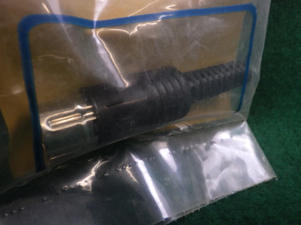 New old stock Vanco P-5D 5 pin plug Microphone connector - Image 3 of 4